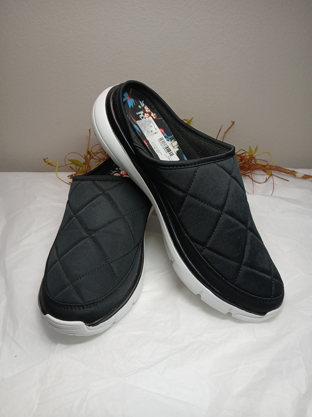 Vera Bradley Black Quilted Slip-On Mules with White Sole NWT Floral Interior